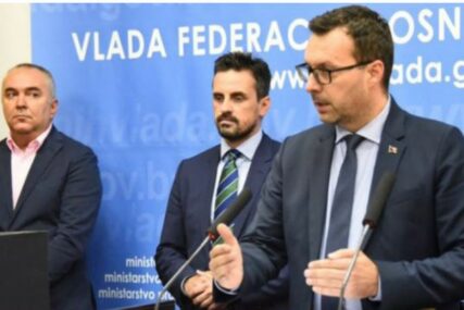 Iz ministarstva uvjeravaju: Plin će biti pušten tokom dana, planiran susret sa Ivancovim