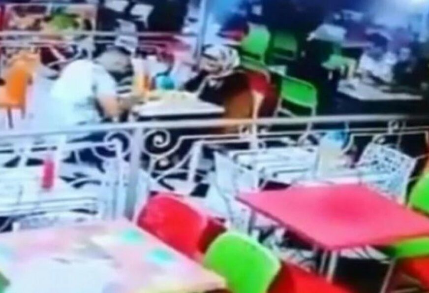 JEZIV TRENUTAK Pijani vozač automobilom uletio u restoran brze hrane (VIDEO)