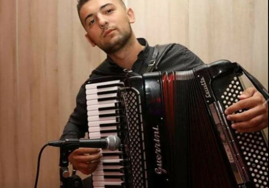 POSLUŠAJTE "NANETOVO KOLO" Mladi harmonikaš iz Blagaja oduševio regiju (VIDEO)