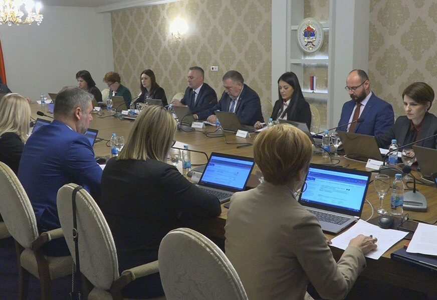 ODRŽANA SJEDNICA VLADE RS Ministri obišli Sarajevsko-romanijsku regiju