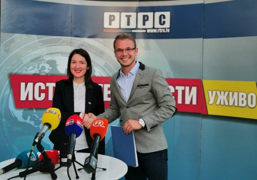 NAJAVILI I GOSTE Trivićeva i Stanivuković ponovo čitaju vijesti ispred RTRS