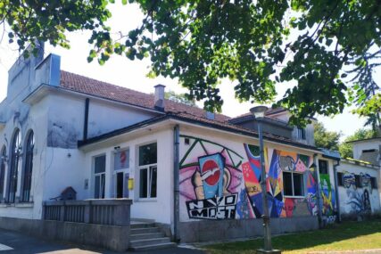 Kamp „Kada bi zidovi govorili“ okuplja umjetnike u Gradiški: Muralom na granici žele pozvati na jedinstvo