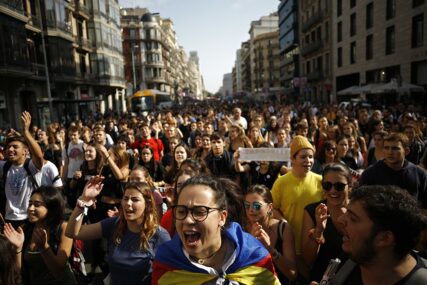 NOVA GENERACIJA, NOVE TEHNOLOGIJE Proteste u Barseloni vodi misteriozna organizacija