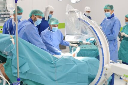 PODVIG LJEKARA UKC RS Uspješno završili operaciju koja u potpunosti oporavlja zglob