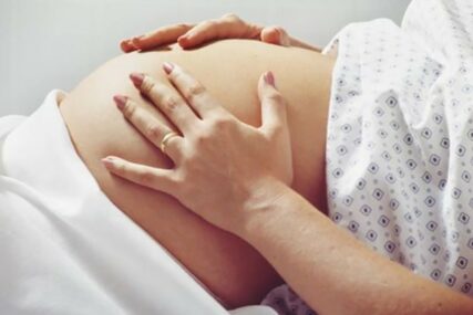 BORBA ZA DVA ŽIVOTA Ljekari u isto vrijeme porađali trudnicu i OPERISALI JOJ GLAVU