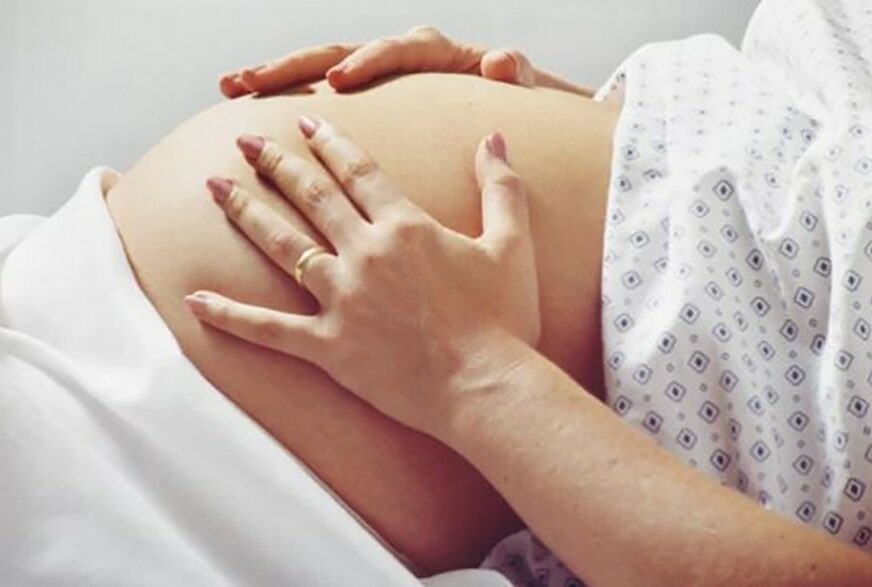 BORBA ZA DVA ŽIVOTA Ljekari u isto vrijeme porađali trudnicu i OPERISALI JOJ GLAVU