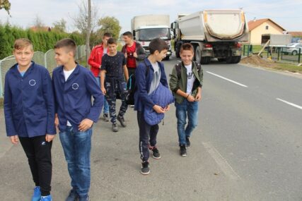 Nedaće učenika u Vrbaškoj kod Gradiške: Roditelji ih prevoze jer NISU BEZBJEDNI NA PUTU