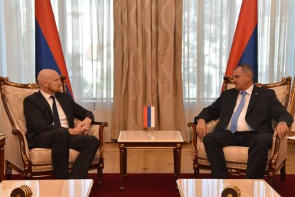 Višković sa britanskim ambasadorom: Vlada opredijeljena za unapređenje privrednog ambijenta