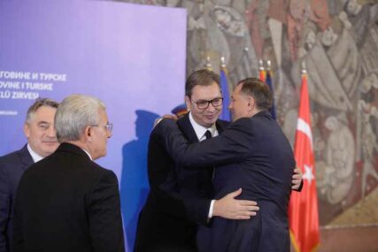 BEZ TENZIJA Erdogan, Dodik, Vučić, Džaferović i Komšić se grle i smiju kao PRAVI JARANI (FOTO)