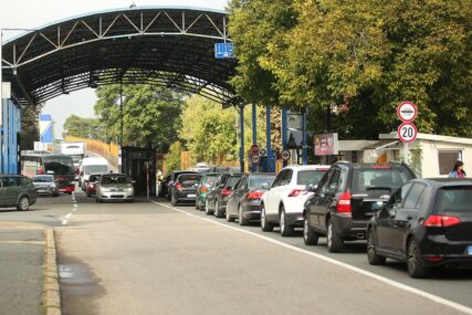 SPREMITE SE ZA GUŽVE Pojačan saobraćaj na graničnim prelazima prema Hrvatskoj