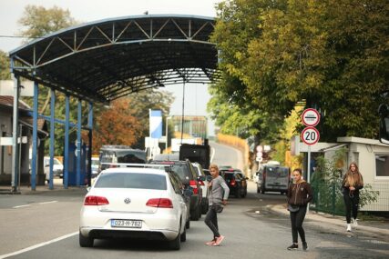 MJERE DANAS STUPAJU NA SNAGU Hrvatska privremeno ograničila prelazak preko svih graničnih prelaza