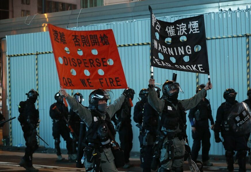 PROTESTI U HONG KONGU Uhapšen napadač koji je nožem ranio dvije osobe i UGRIZAO POLITIČARA