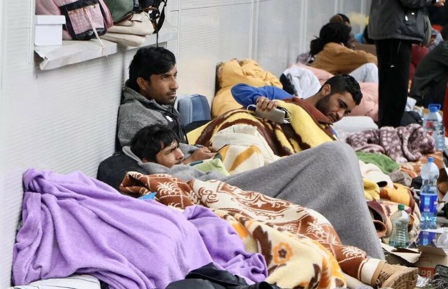 Migranti se smrzavaju POD VEDRIM NEBOM u Tuzli, a ONI su odlučili OVAKO da im pomognu