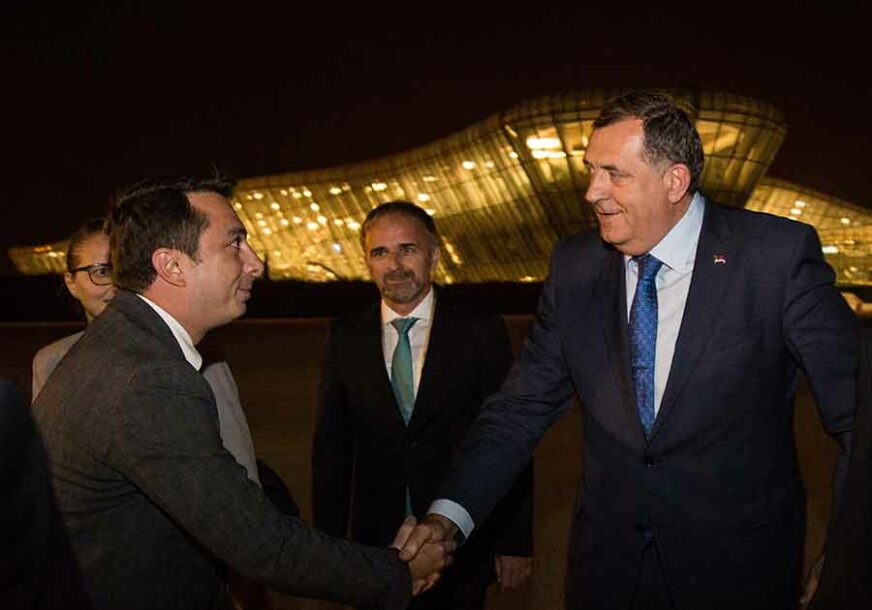 DOPUTOVAO U BAKU Dodika na aerodromu dočekala delegacija Vlade Azerbejdžana (FOTO)