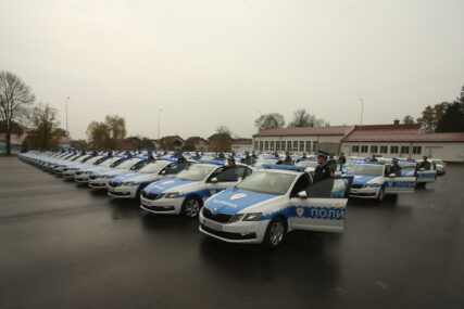 INVESTICIJA VRIJEDNA 5, 7 MILIONA KM Promovisana NOVA VOZILA policije Srpske (FOTO)
