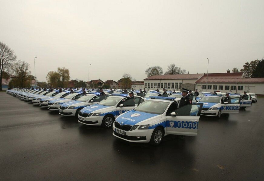 INVESTICIJA VRIJEDNA 5, 7 MILIONA KM Promovisana NOVA VOZILA policije Srpske (FOTO)