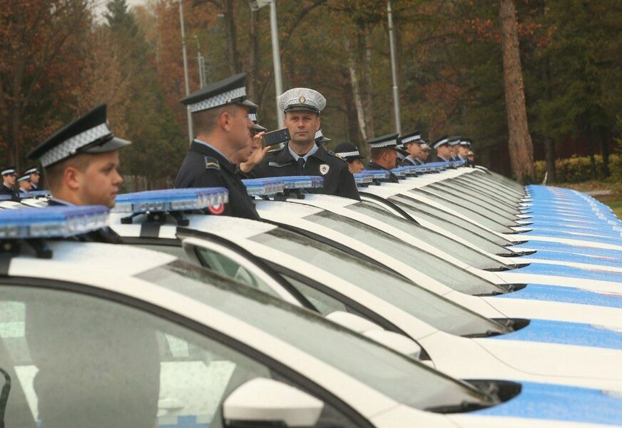 ČESTITAO SLAVU SVIM PRIPADNICIMA MUP RS Dodik: Policija je jedan od najvažnijih identiteta Srpske