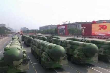 PARADA MOĆI Na vojnoj ceremoniji u Kini prikazana nuklearna raketa koju zovu "ORUŽJE SUDNJEG DANA" (FOTO,VIDEO)