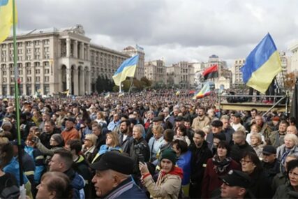 Hiljade ljudi u Kijevu protestuje PROTIV SPORAZUMA sa proruskim snagama
