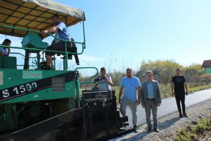 ULAGANJE U RURALNA PODRUČJA Novi asfalt u Ravnom Polju kod Ugljevika