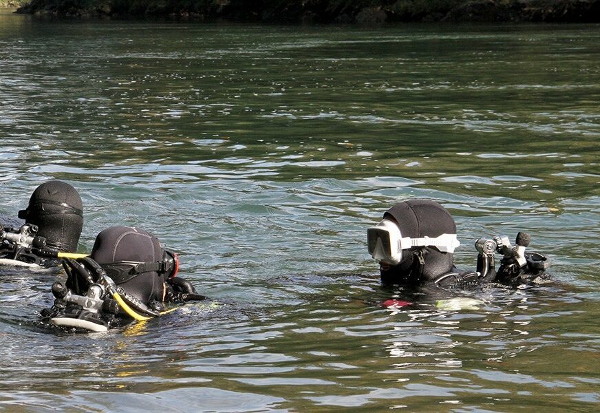 Dvojica ribara nestala u Savi: Policija i ronioci u Brčkom pretražuju rijeku