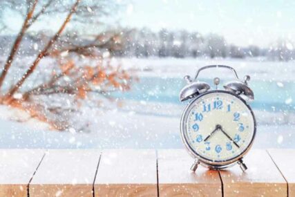 SAT DUŽE SPAVANJA Počinje zimsko računanje vremena, ne zaboravite da KAZALJKE OVAKO PODESITE