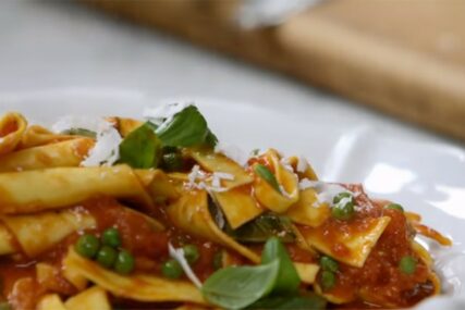 KUVAJTE KAO DŽEJMI OLIVER Brzi sos za špagete pravi se za samo 3 minuta (VIDEO)