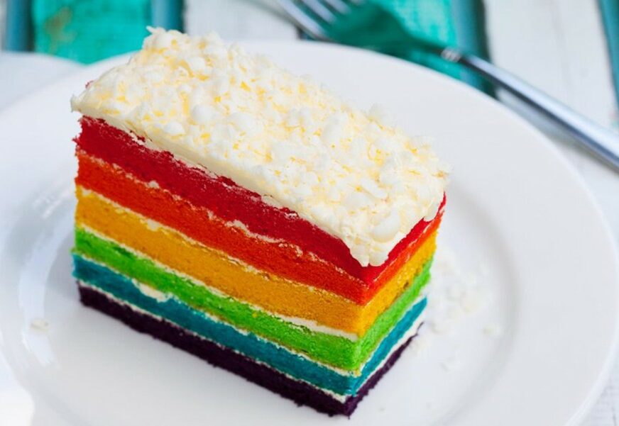 BRZO I KREMASTO Torta duginih boja osvaja i izgledom i ukusom