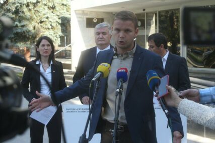 „SRAMOTI VLADU“ Opozicija traži da ministar Petričević PODNESE OSTAVKU ili da bude smijenjen