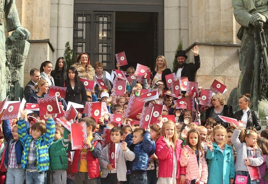 MEĐUNARODNA SEDMICE DJETETA Predsjednica Srpske ugostila mališane iz banjalučkih vrtića (FOTO)