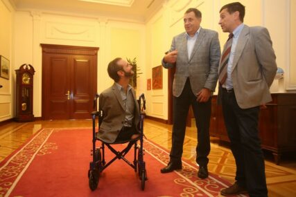 DOBRO SE PROVEO U BANJALUCI Nik Vujičić se zahvalio Miloradu Dodiku i Vladi RS na dobrodošlici (FOTO)