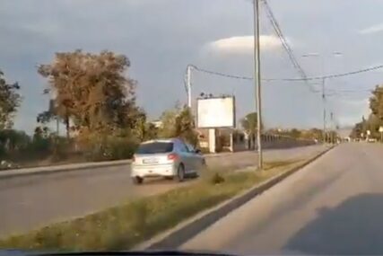 STRAŠNO Vozio u suprotnom smjeru, a na zadnjem sjedištu bilo je DIJETE (VIDEO)