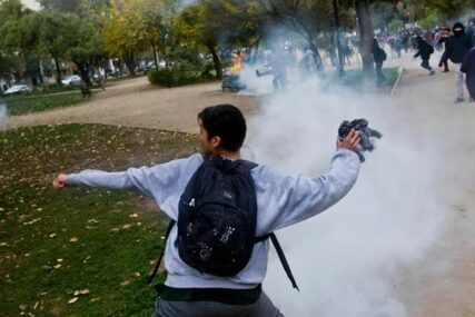 VANREDNO STANJE U ČILEU Protesti prerasli u brutalne sukobe