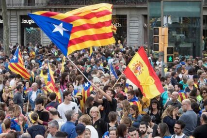 HOD PO TANKOJ ŽICI Ne nazire se kraj sukoba u Španiji, protesti postaju NASILNI