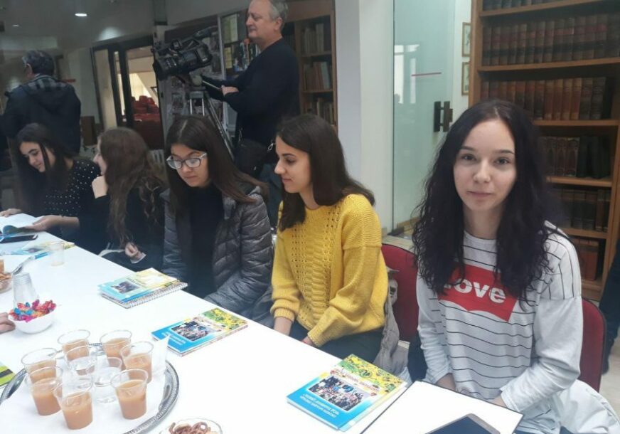 “KNJIŽEVNOST ČINI ŽIVOT LJEPŠIM” Susret mladih pjesnika iz regije u Bijeljini