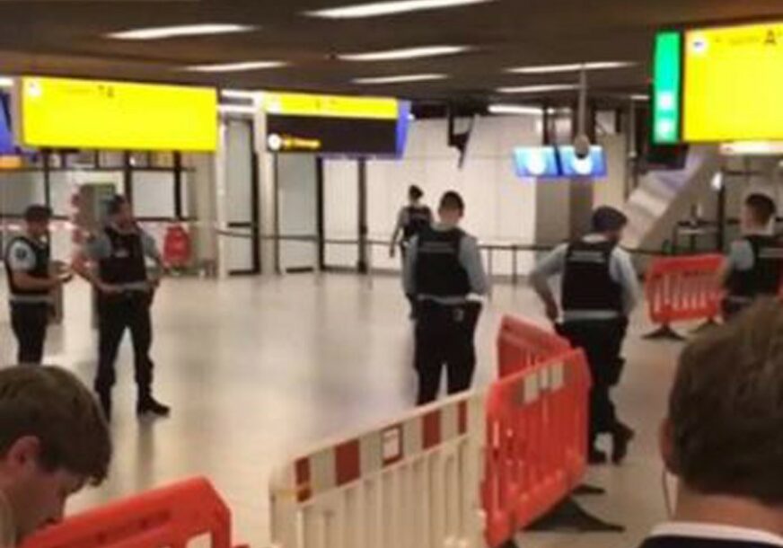 PILOT NAPRAVIO HAOS NA AMSTERDAMSKOM AERODROMU Greškom pritisnuo dugme za uzbunu