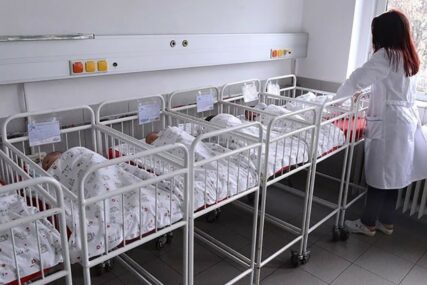 LIJEPA VIJEST ZA BUDUĆE RODITELJE U Šekovićima za svako novorođenče pomoć od 1.000 KM