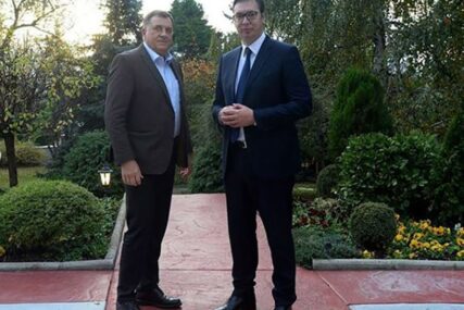 „ODLIČAN SASTANAK BEOGRADU“ Vučić čestitao Dodiku na postignutom kompromisu (FOTO)