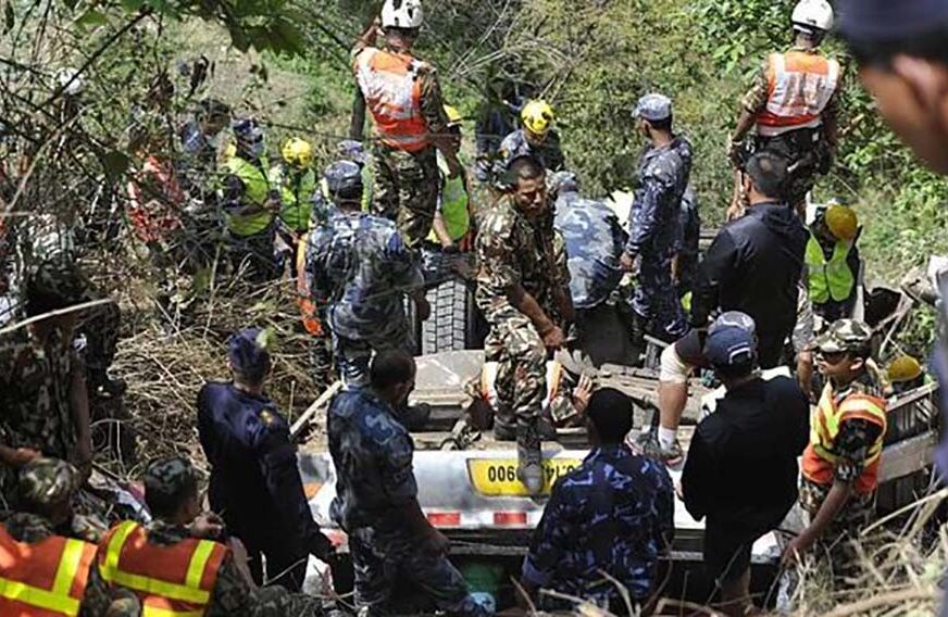 UŽASNA NESREĆA U NEPALU Putnički autobus UPAO U RIJEKU, poginulo 15 osoba