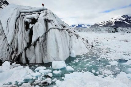 KLIMATSKE PROMJENE NA DJELU Obrušio se glečer od 1.000 tona na Antarktiku (VIDEO)