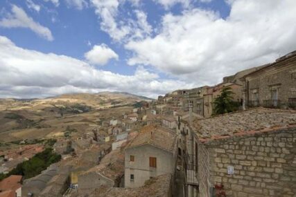 JEDAN JE USLOV Grad na Siciliji nudi kuće besplatno