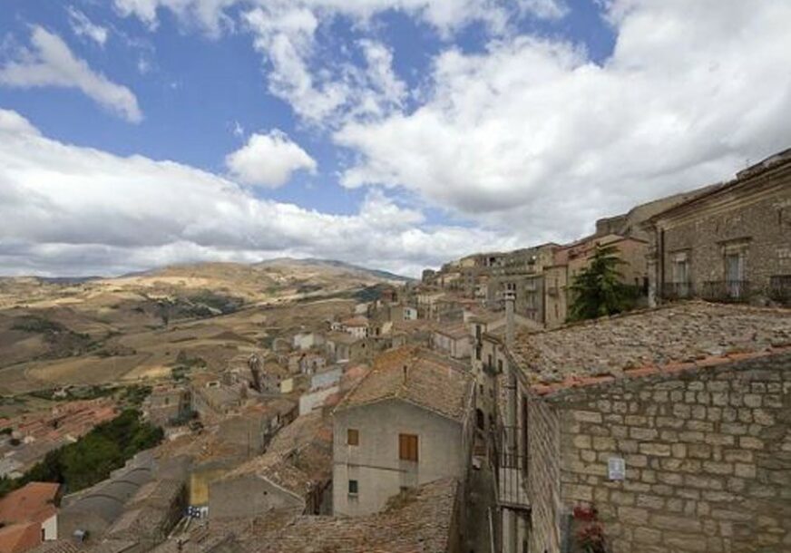 JEDAN JE USLOV Grad na Siciliji nudi kuće besplatno