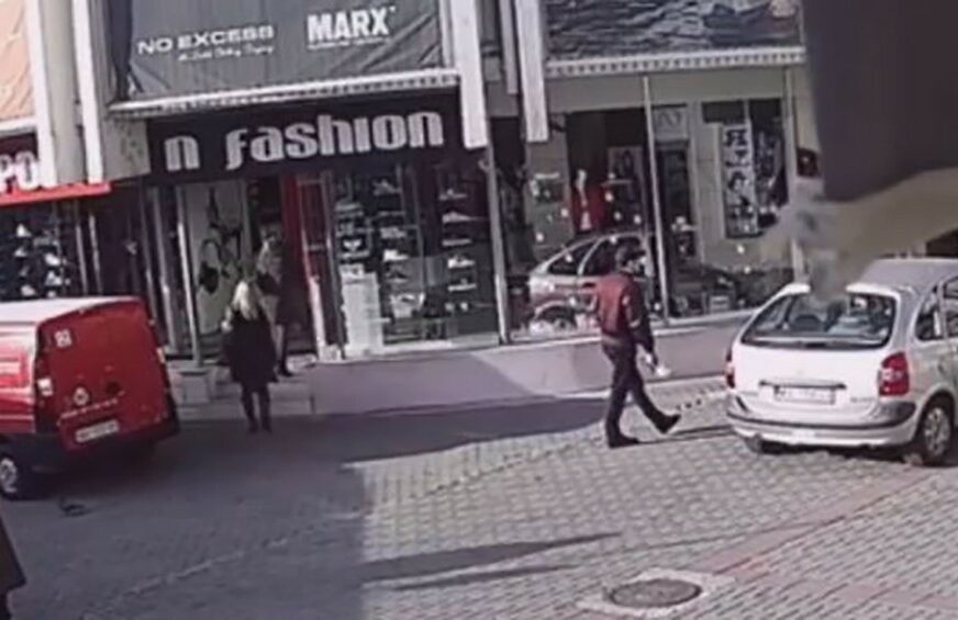 NEVJEROVATNO Lopov usred bijela dana ukrao automobil, vlasnik TRČAO ZA VOZILOM (VIDEO)