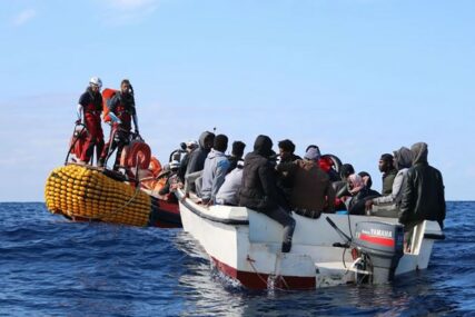 MIGRANTI ČEKAJU ISKRCAVANJE Španski spasilački brod blokiran u Sredozemnom moru