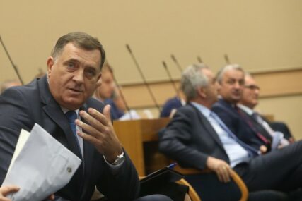 “OHR LAGAO NA ŠTETU SRBA” Milorad Dodik pred poslanicima ŽESTOKO BRANI SRPSKU
