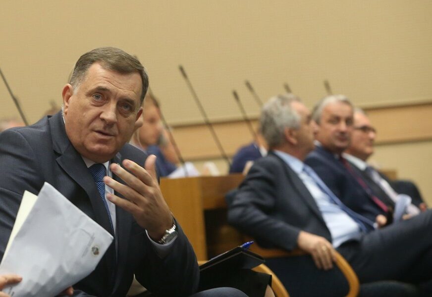 “OHR LAGAO NA ŠTETU SRBA” Milorad Dodik pred poslanicima ŽESTOKO BRANI SRPSKU