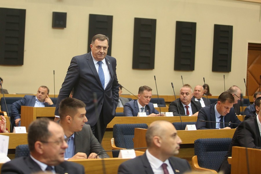 DA LI JE UGROŽEN PROGRAM REFORMI Dodik bi prvo u Narodnu skupštinu, Džaferović odmah u NATO