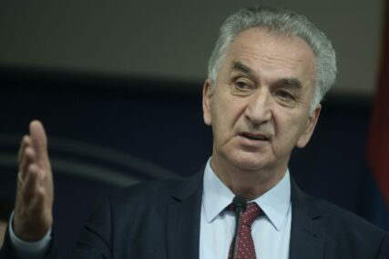 Šarović traži od Vlade da opozove Perovića zbog IZGOVORENIH PRIJETNJI I VELEIZDAJE