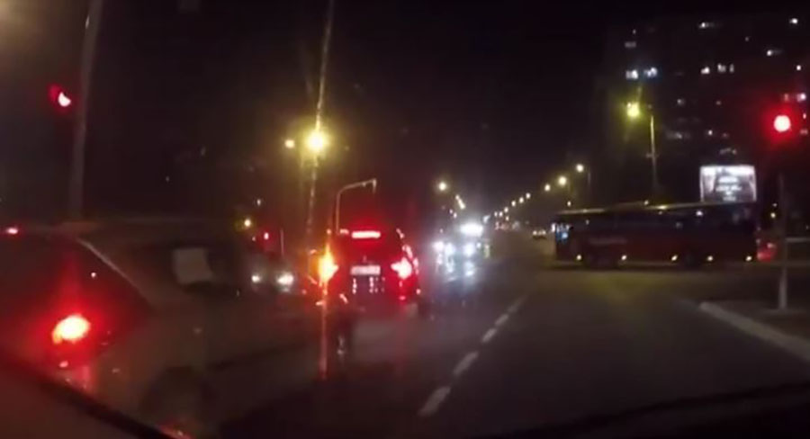KO JOŠ POŠTUJE SAOBRAĆAJNE PROPISE Evo kako bahati vozači prolaze NA CRVENO (VIDEO)