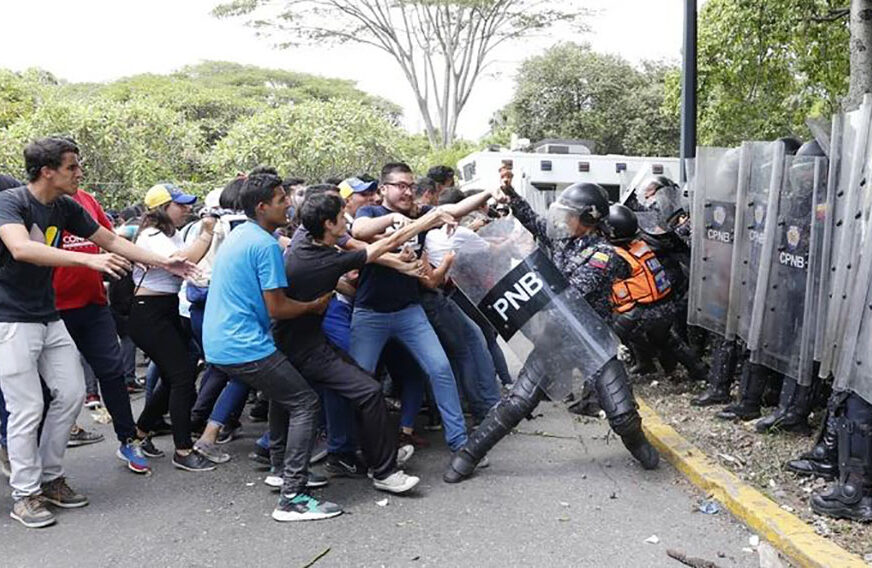RASTU TENZIJE U VENECUELI Sukob studenata i policije u poslije govora Gvaida (VIDEO)
